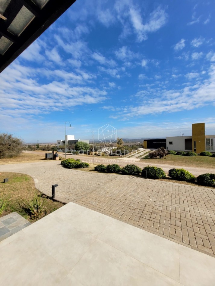 PREMIUM! CASA 4 DORM EN CAUSANA. 650 MTS CUB, 5000 MTS LOTE