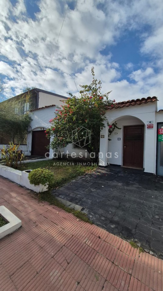 CASA 3 DORM PARA REFACCIONAR B° GRANJA DE FUNES A 50 MTS DE RAFAEL NUÑEZ. OPORTUNIDAD