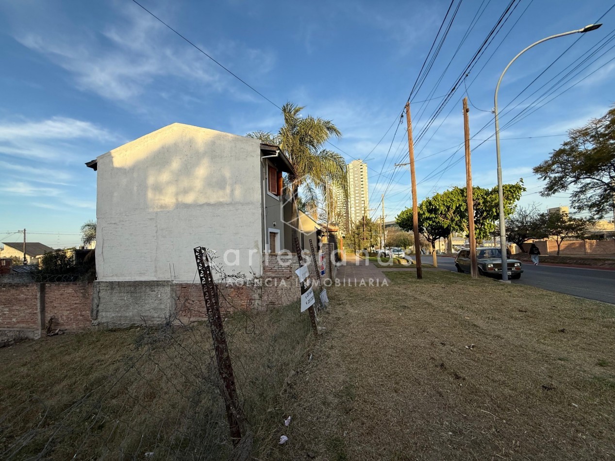 LOTE DE 225 M2. SOBRE DEAN FUNES A MTRS DE AV. COLON. APTO 3 PISOS. ZONA CIUDAD GAMA