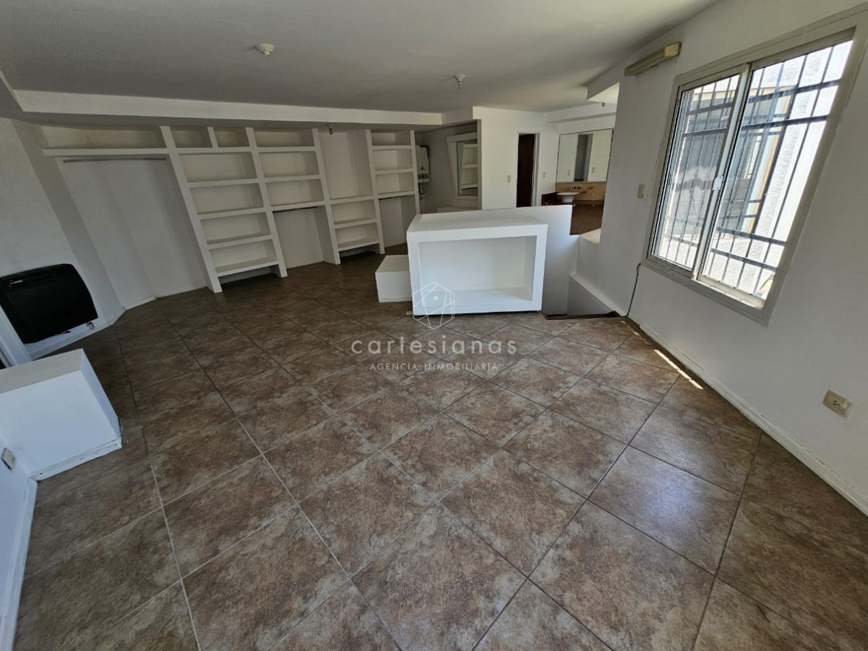 OPORTUNIDAD! PARQUE VELEZ SARSFIELD CASA DE 3 DORM C/PILETA