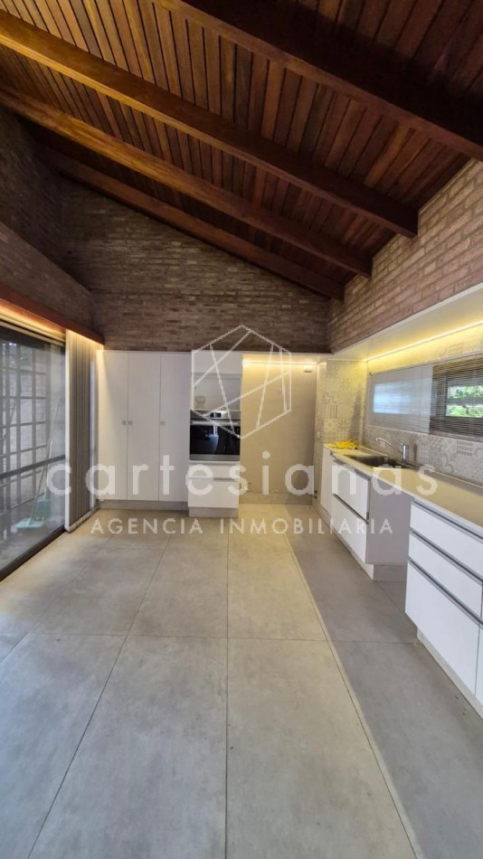 URCA EXCELENTE CASA DE 4 DORM. USO RESIDENCIAL O PARA OFICINAS/ESTUDIO 