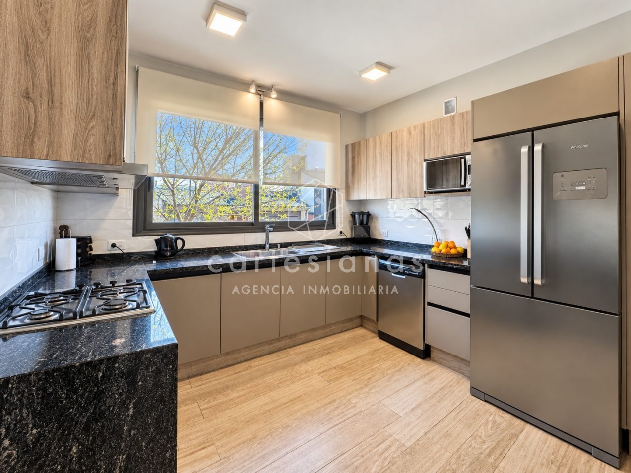 CASA EN PLANTA BAJA. RIBERAS DE MANANTIALES. 3 DORM + ESCR. PILETA CLIMATIZADA. PLANOS Y ESCRITURA