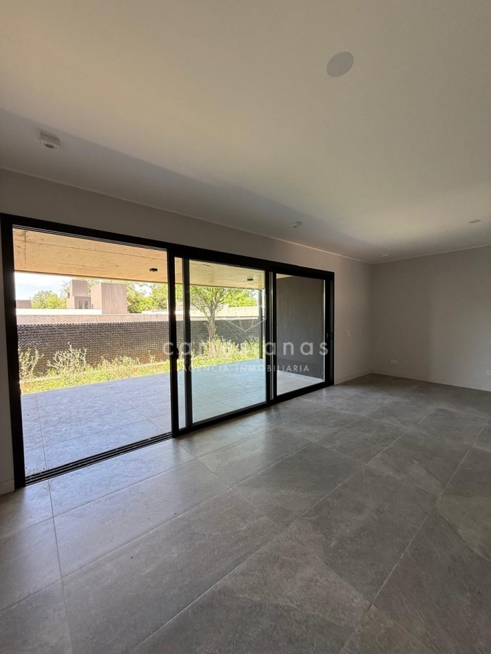 VILLA WARCALDE CASA EN UNA SOLA PLANTA DE 3 DORM EN HOUSING DE CATEGORIA