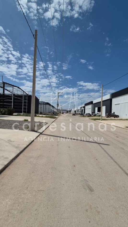 EN ALQUILER. NAVE DE 900 MTS2. PARQUE INDUSTRIAL POLO 52