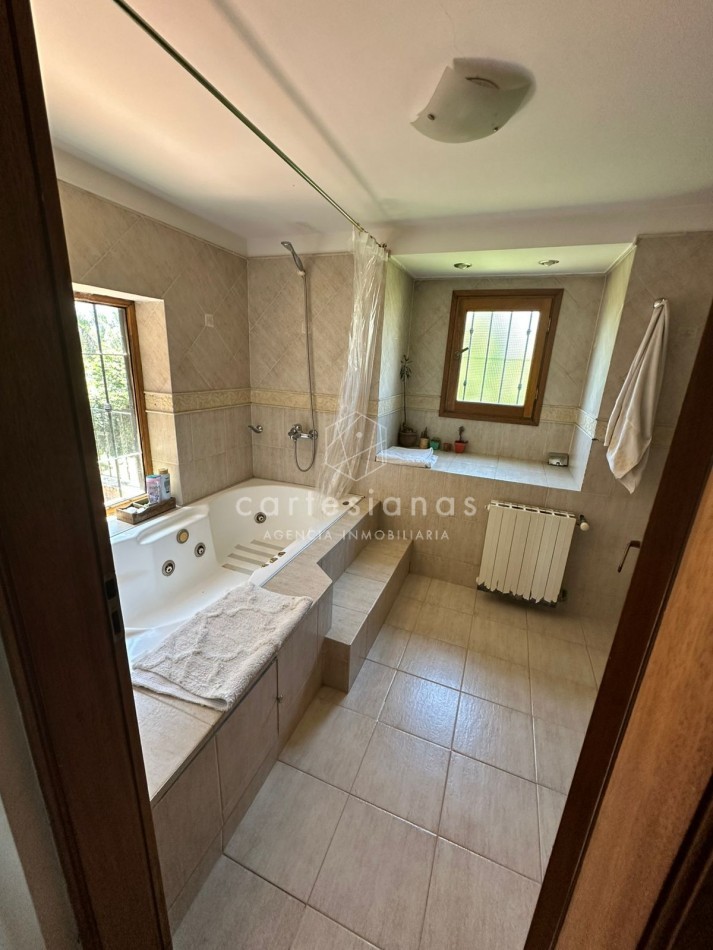 CASA 4 DORM + DEP DE SERV Y UNA SUP TOTAL 1000 M2 ARGUELLO | ZONA NORTE