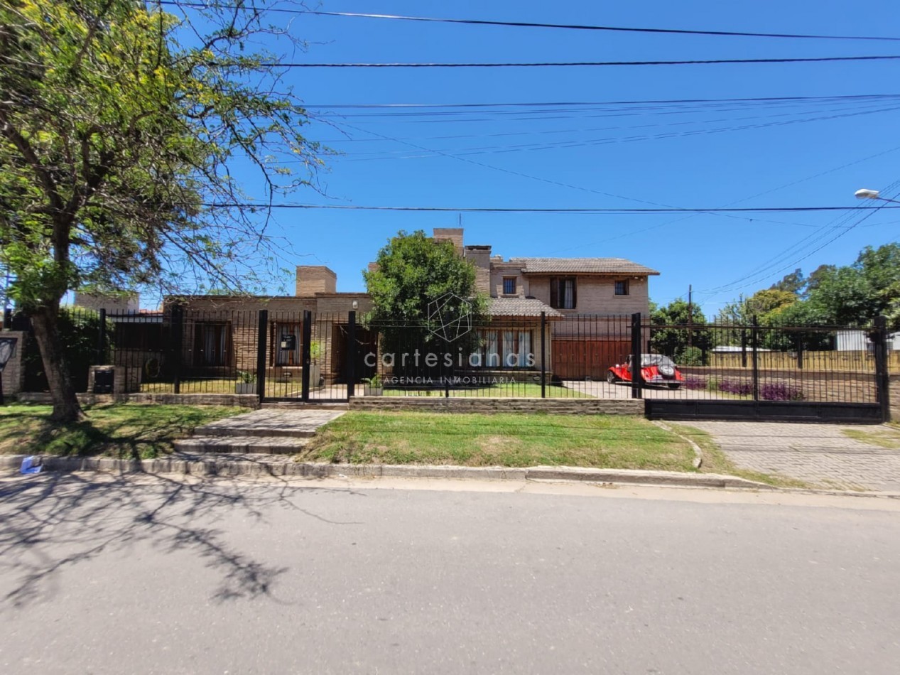 CASA 4 DORM + DEP DE SERV Y UNA SUP TOTAL 1000 M2 ARGUELLO | ZONA NORTE