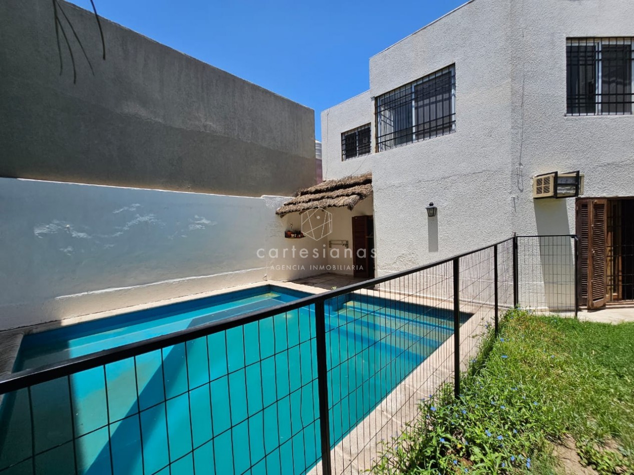 OPORTUNIDAD! PARQUE VELEZ SARSFIELD CASA DE 3 DORM C/PILETA