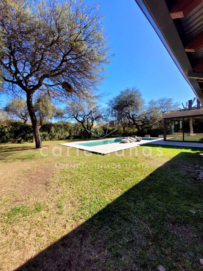 COUNTRY EL BOSQUE IMPECABLE! CASA DE 3 DORMITORIOS 650 MTS CUB.
