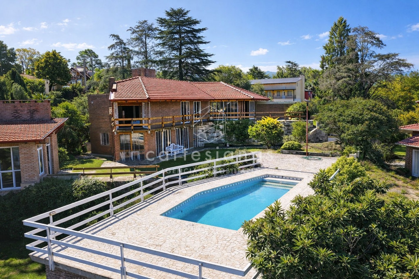 CARLOS PAZ| HERMOSA CASA SOBRE LA COSTA DEL RIO LOS CHORRILLOS