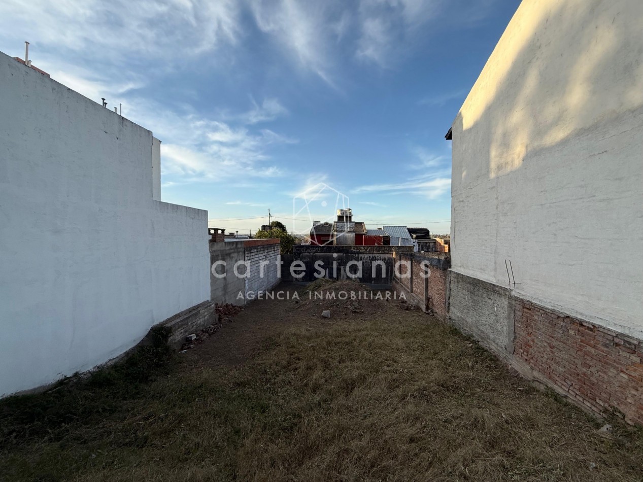 LOTE DE 225 M2. SOBRE DEAN FUNES A MTRS DE AV. COLON. APTO 3 PISOS. ZONA CIUDAD GAMA