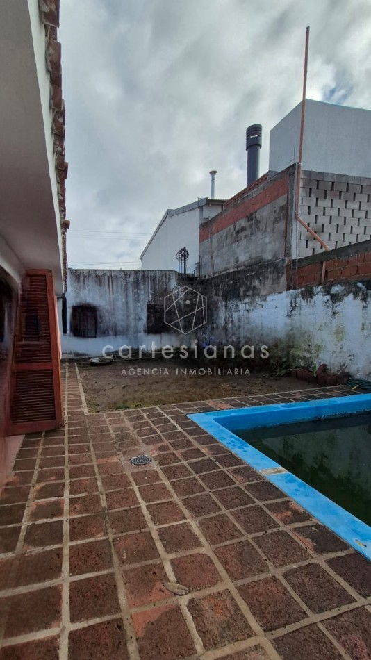 CASA 3 DORM PARA REFACCIONAR B° GRANJA DE FUNES A 50 MTS DE RAFAEL NUÑEZ. OPORTUNIDAD