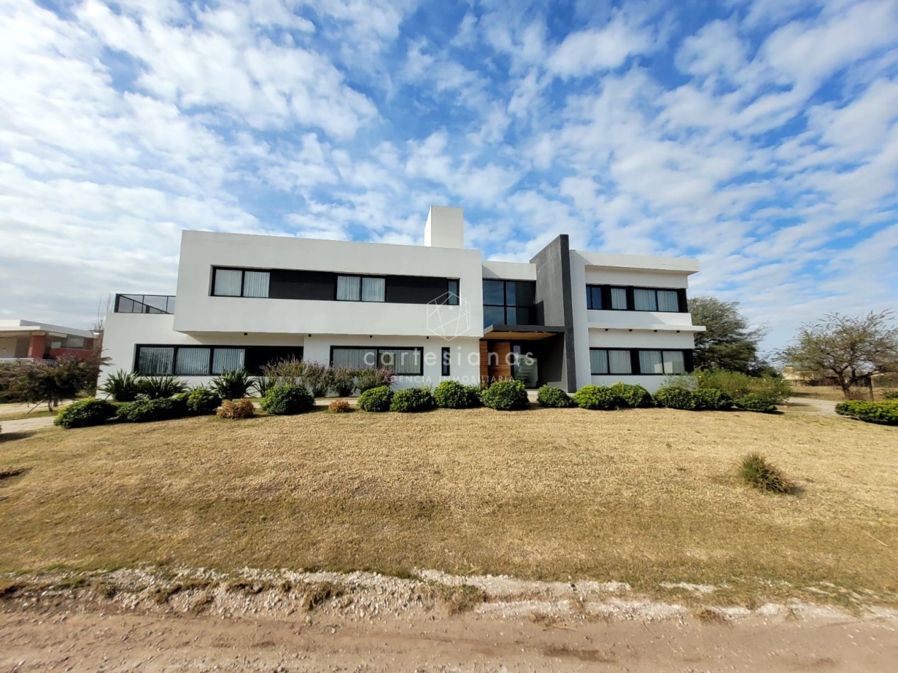 PREMIUM! CASA 4 DORM EN CAUSANA. 650 MTS CUB, 5000 MTS LOTE
