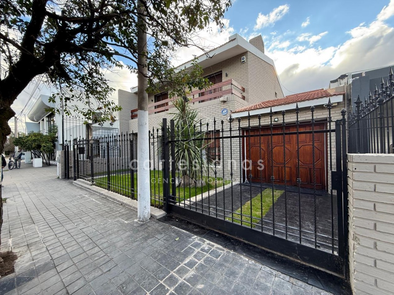 A 30 MTS DE RAFAEL NUÑEZ CASA DE 4 DORM + ESCRIT C/PILETA