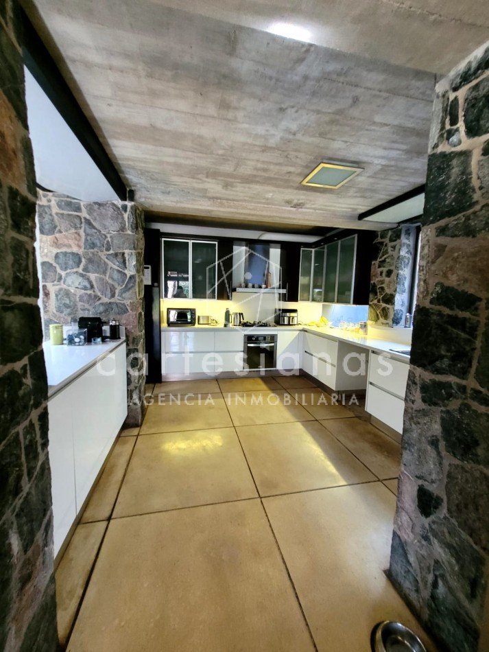 COUNTRY EL BOSQUE IMPECABLE! CASA DE 3 DORMITORIOS 650 MTS CUB.