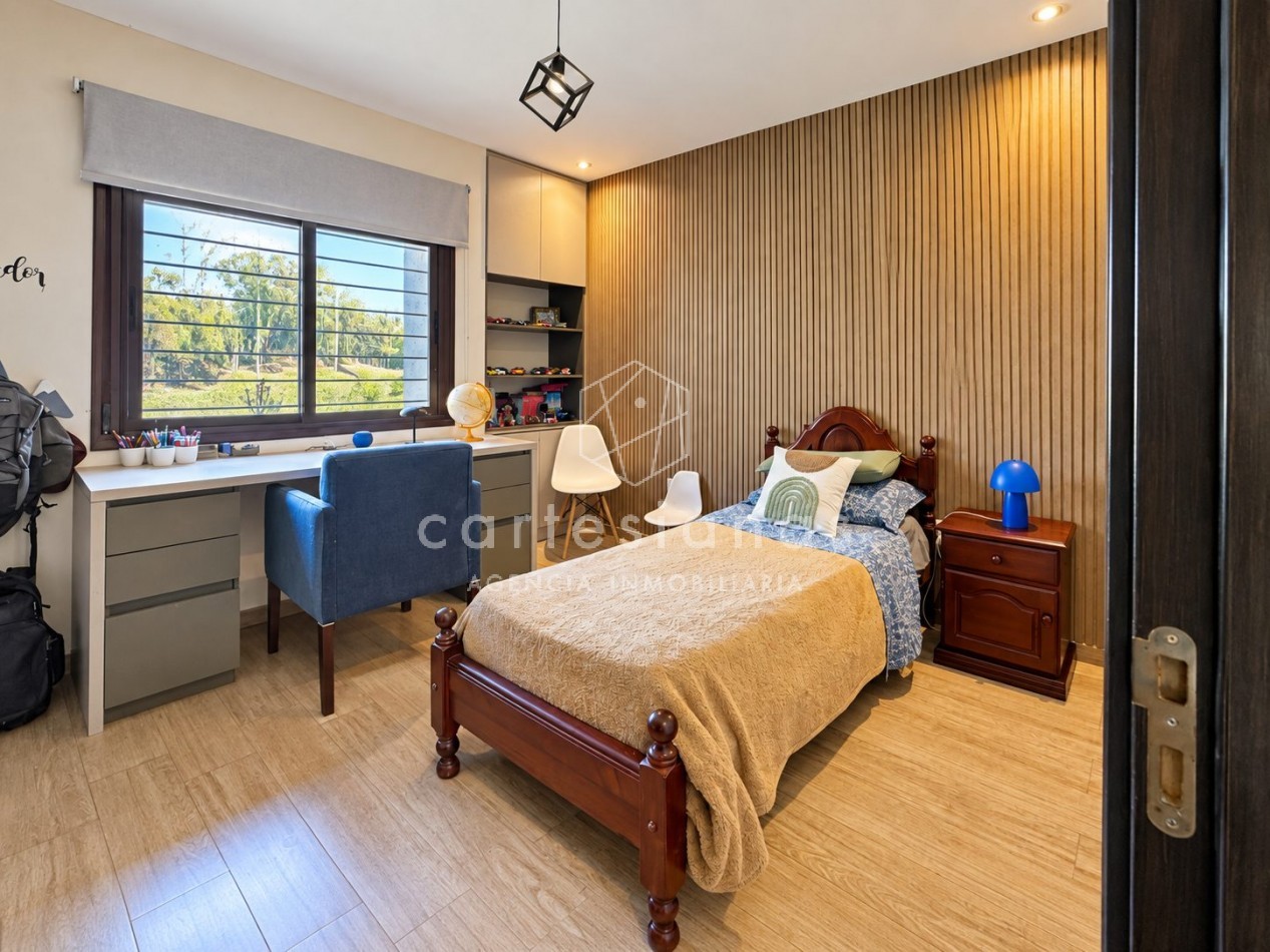 CASA EN PLANTA BAJA. RIBERAS DE MANANTIALES. 3 DORM + ESCR. PILETA CLIMATIZADA. PLANOS Y ESCRITURA