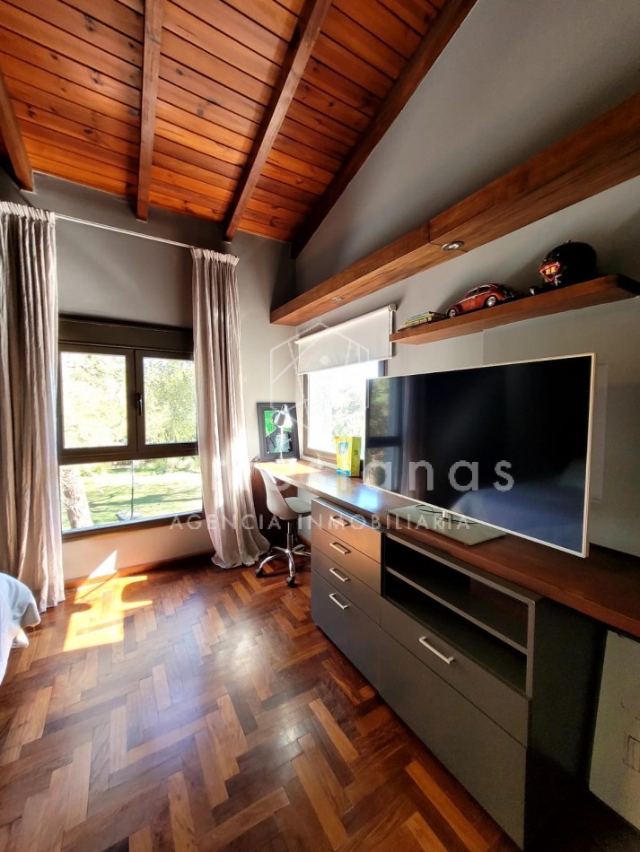 COUNTRY EL BOSQUE IMPECABLE! CASA DE 3 DORMITORIOS 650 MTS CUB.