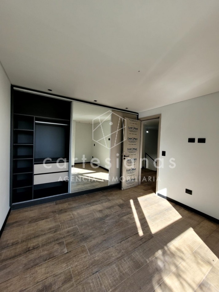 LA CAROLINA CASA DE 3 DORM CALIDAD PREMIUM | ZONA NORTE