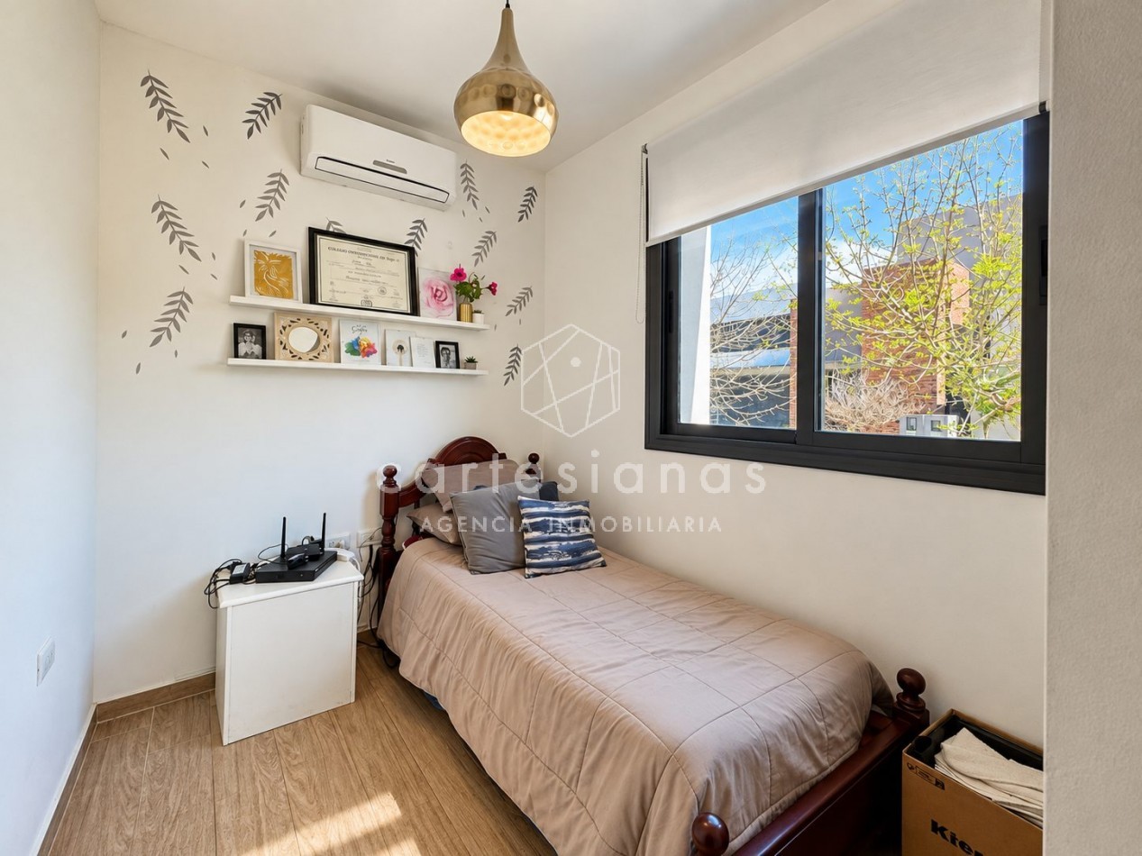 CASA EN PLANTA BAJA. RIBERAS DE MANANTIALES. 3 DORM + ESCR. PILETA CLIMATIZADA. PLANOS Y ESCRITURA