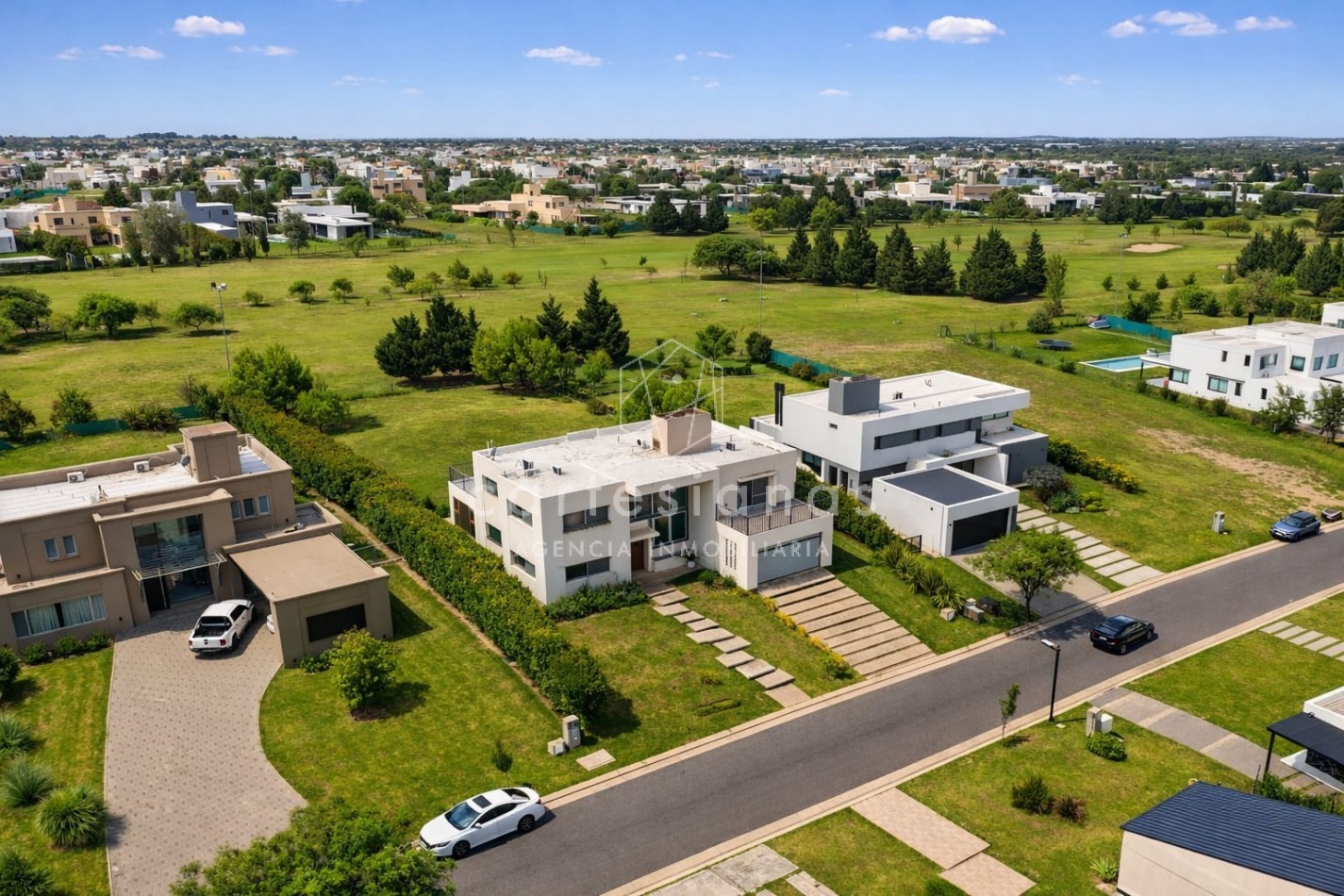 LA CASCADA | CASA DE 4 DORMITORIOS FONDO GOLF