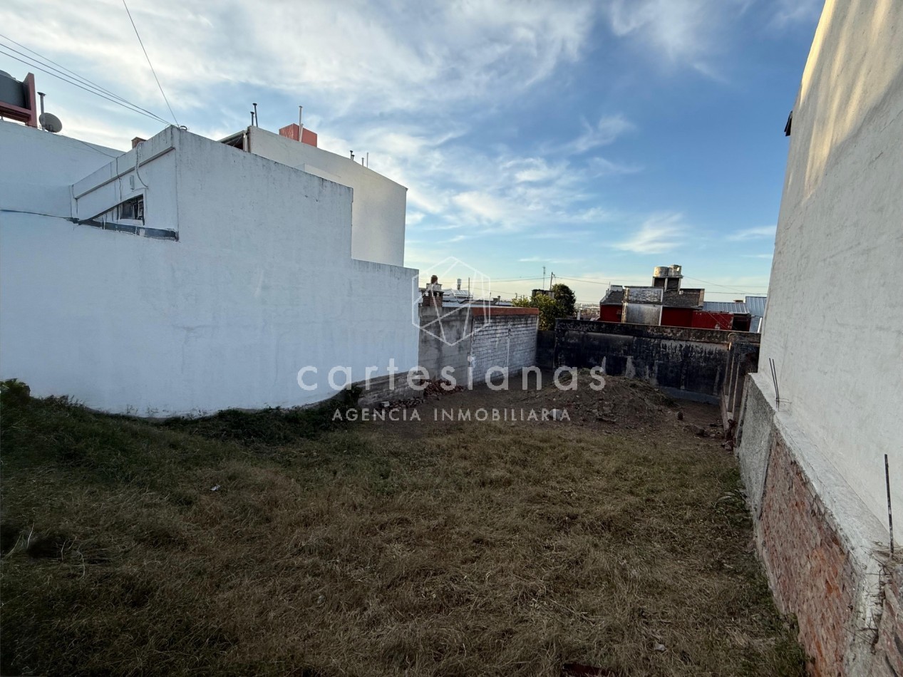 LOTE DE 225 M2. SOBRE DEAN FUNES A MTRS DE AV. COLON. APTO 3 PISOS. ZONA CIUDAD GAMA