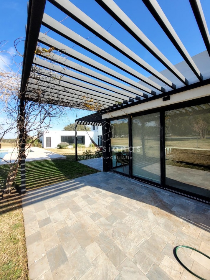 PREMIUM! CASA 4 DORM EN CAUSANA. 650 MTS CUB, 5000 MTS LOTE