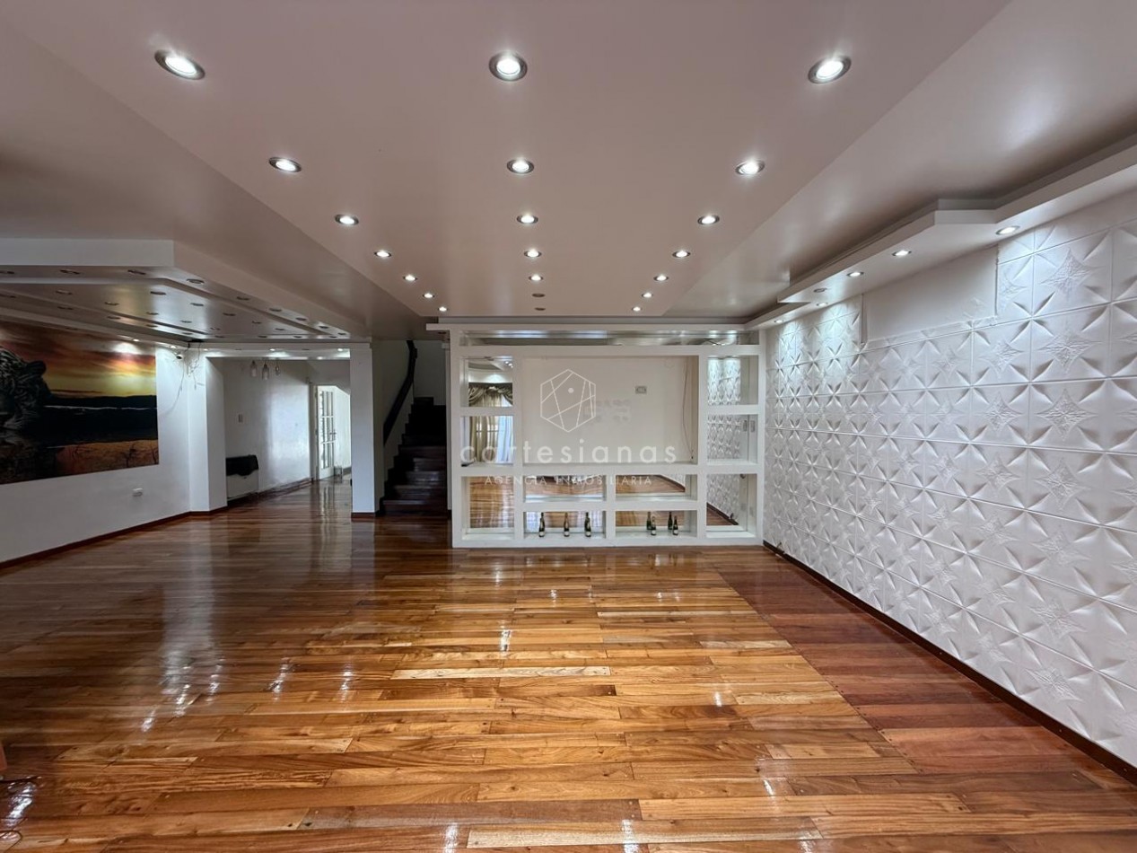 A 30 MTS DE RARAEL NUÑEZ CASA DE 4 DORM + ESCRIT C/PILETA
