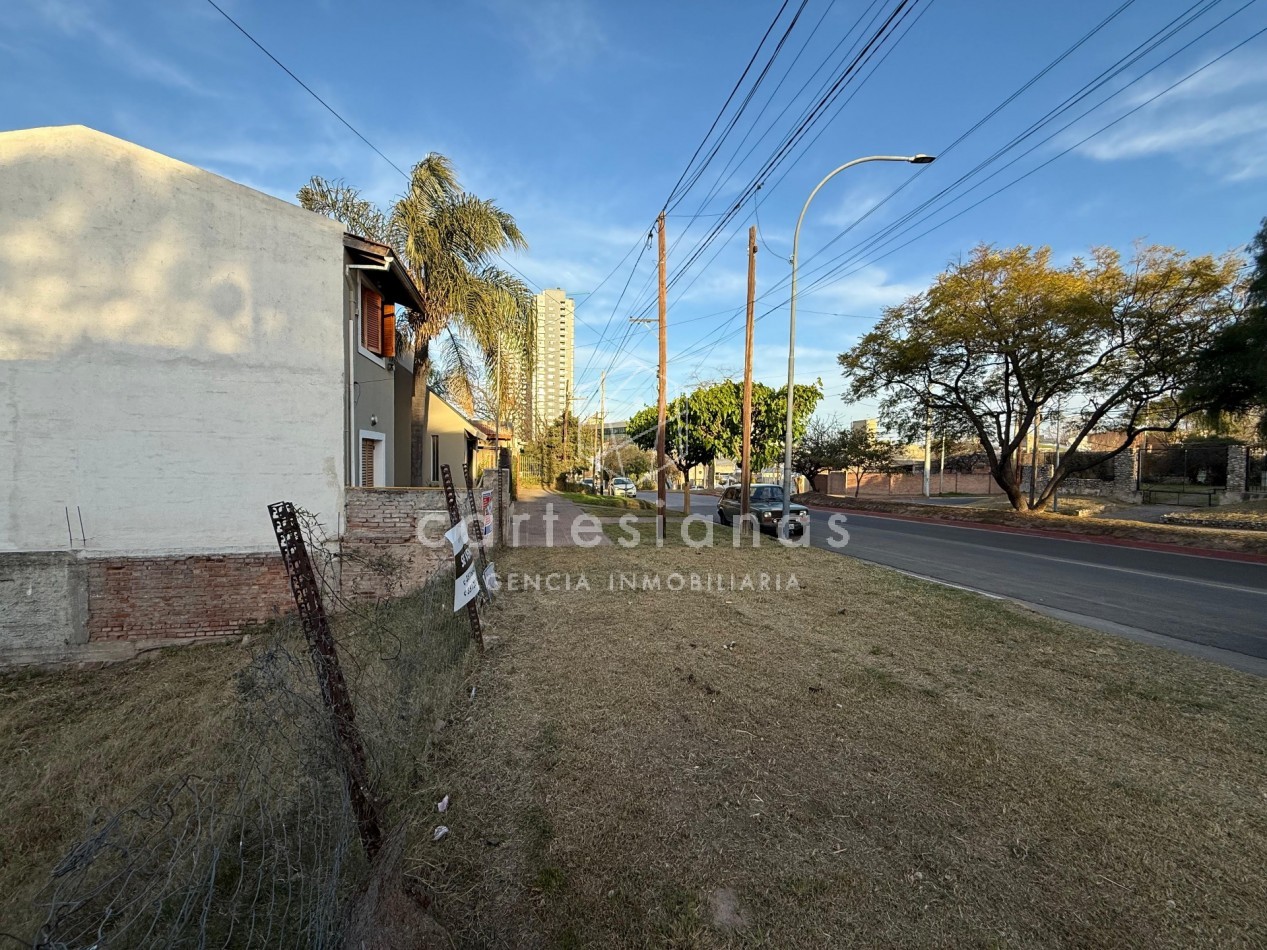 LOTE DE 225 M2. SOBRE DEAN FUNES A MTRS DE AV. COLON. APTO 3 PISOS. ZONA CIUDAD GAMA