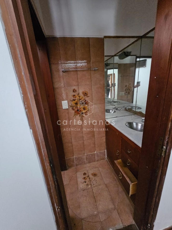 OPORTUNIDAD! PARQUE VELEZ SARSFIELD CASA DE 3 DORM C/PILETA