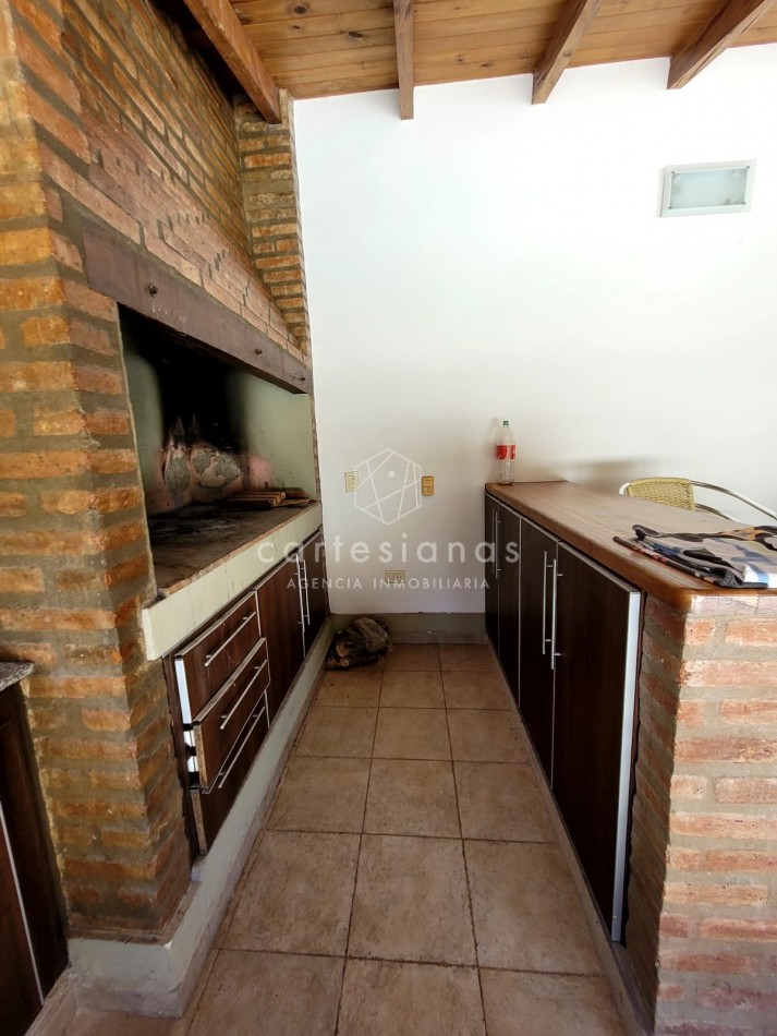 CASA 4 DORM + DEP DE SERV Y UNA SUP TOTAL 1000 M2 ARGUELLO | ZONA NORTE