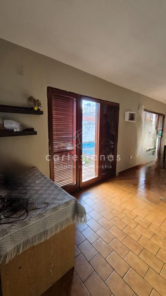 CASA 3 DORM PARA REFACCIONAR B° GRANJA DE FUNES A 50 MTS DE RAFAEL NUÑEZ. OPORTUNIDAD