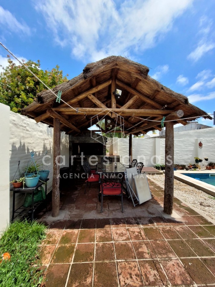B°LOS OLMOS CASA 3 DORM C/PILETA. ESCRITURA