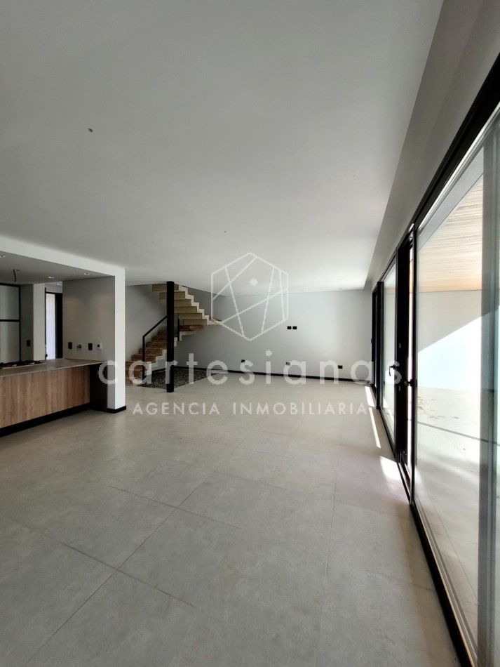 LA CAROLINA CASA DE 3 DORM CALIDAD PREMIUM | ZONA NORTE