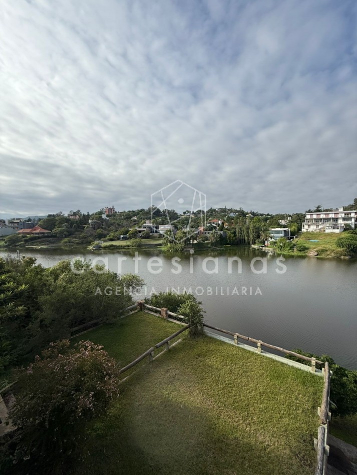 CARLOS PAZ| HERMOSA CASA SOBRE LA COSTA DEL RIO LOS CHORRILLOS