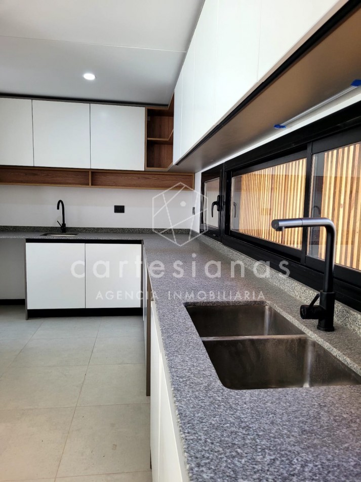 LA CAROLINA CASA DE 3 DORM CALIDAD PREMIUM | ZONA NORTE