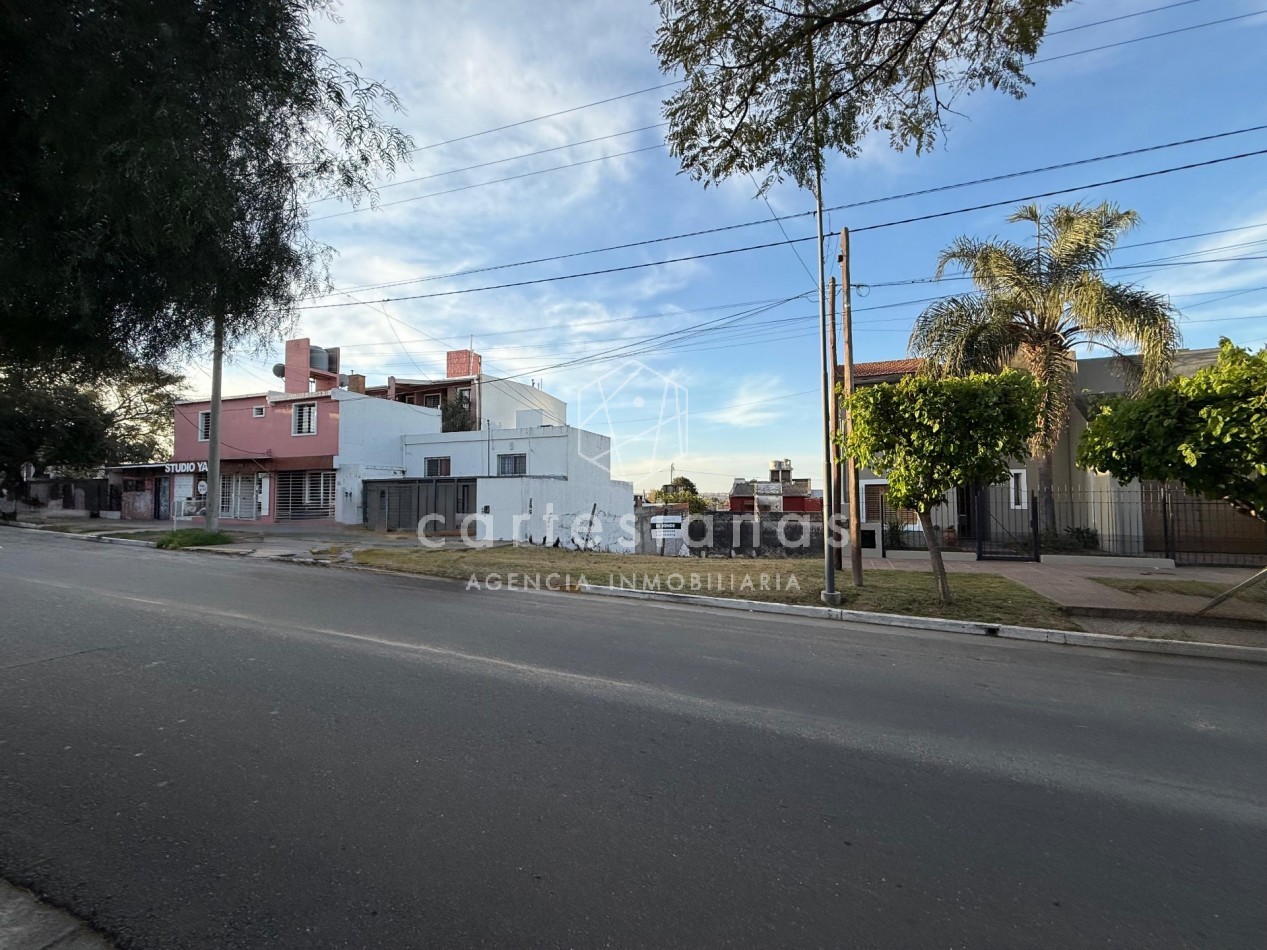 LOTE DE 225 M2. SOBRE DEAN FUNES A MTRS DE AV. COLON. APTO 3 PISOS. ZONA CIUDAD GAMA