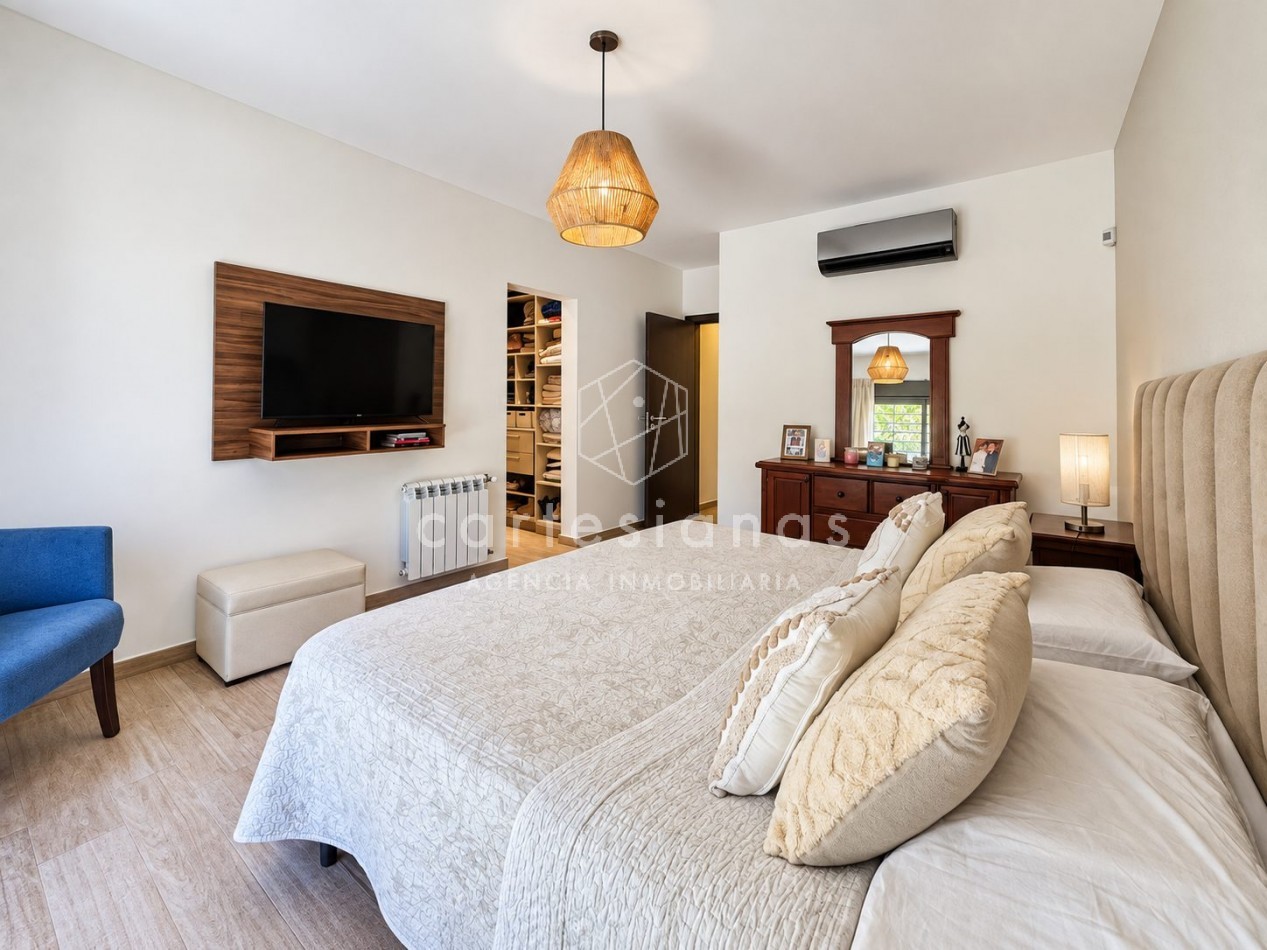 CASA EN PLANTA BAJA. RIBERAS DE MANANTIALES. 3 DORM + ESCR. PILETA CLIMATIZADA. PLANOS Y ESCRITURA