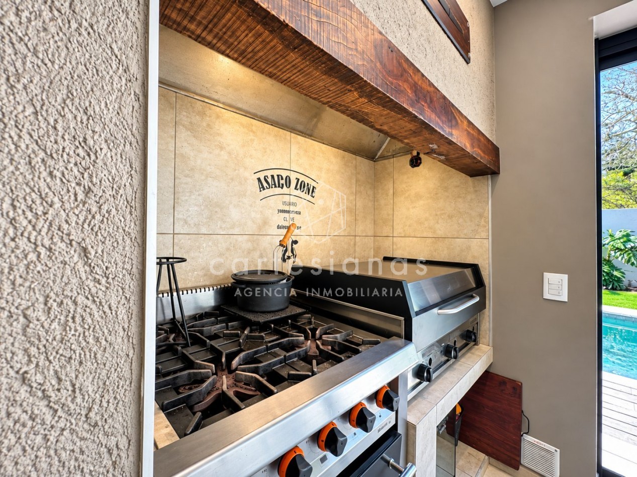 CASA EN PLANTA BAJA. RIBERAS DE MANANTIALES. 3 DORM + ESCR. PILETA CLIMATIZADA. PLANOS Y ESCRITURA
