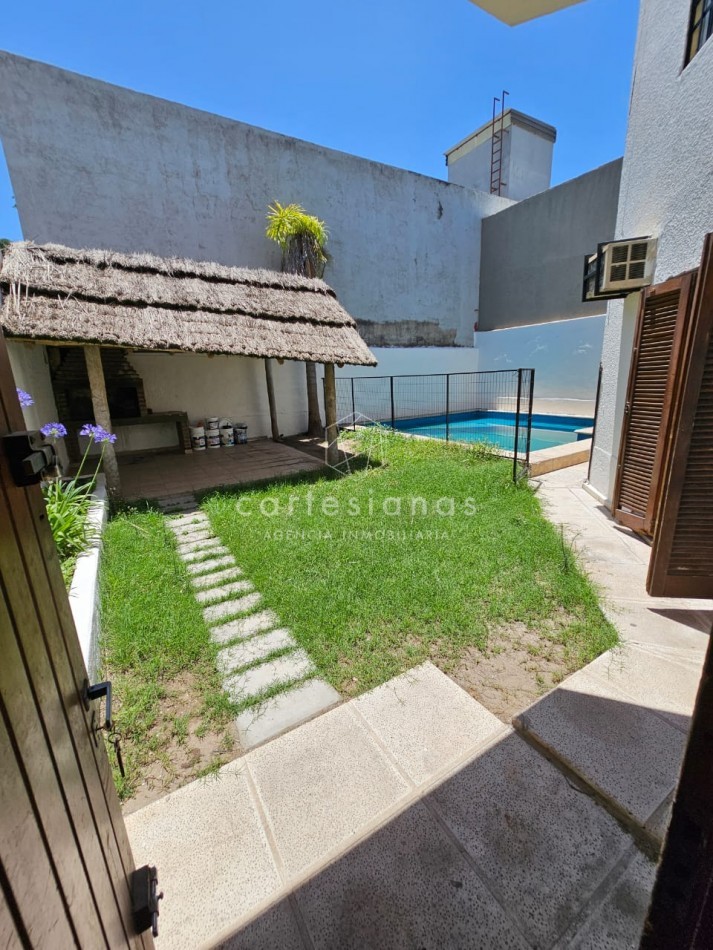 OPORTUNIDAD! PARQUE VELEZ SARSFIELD CASA DE 3 DORM C/PILETA
