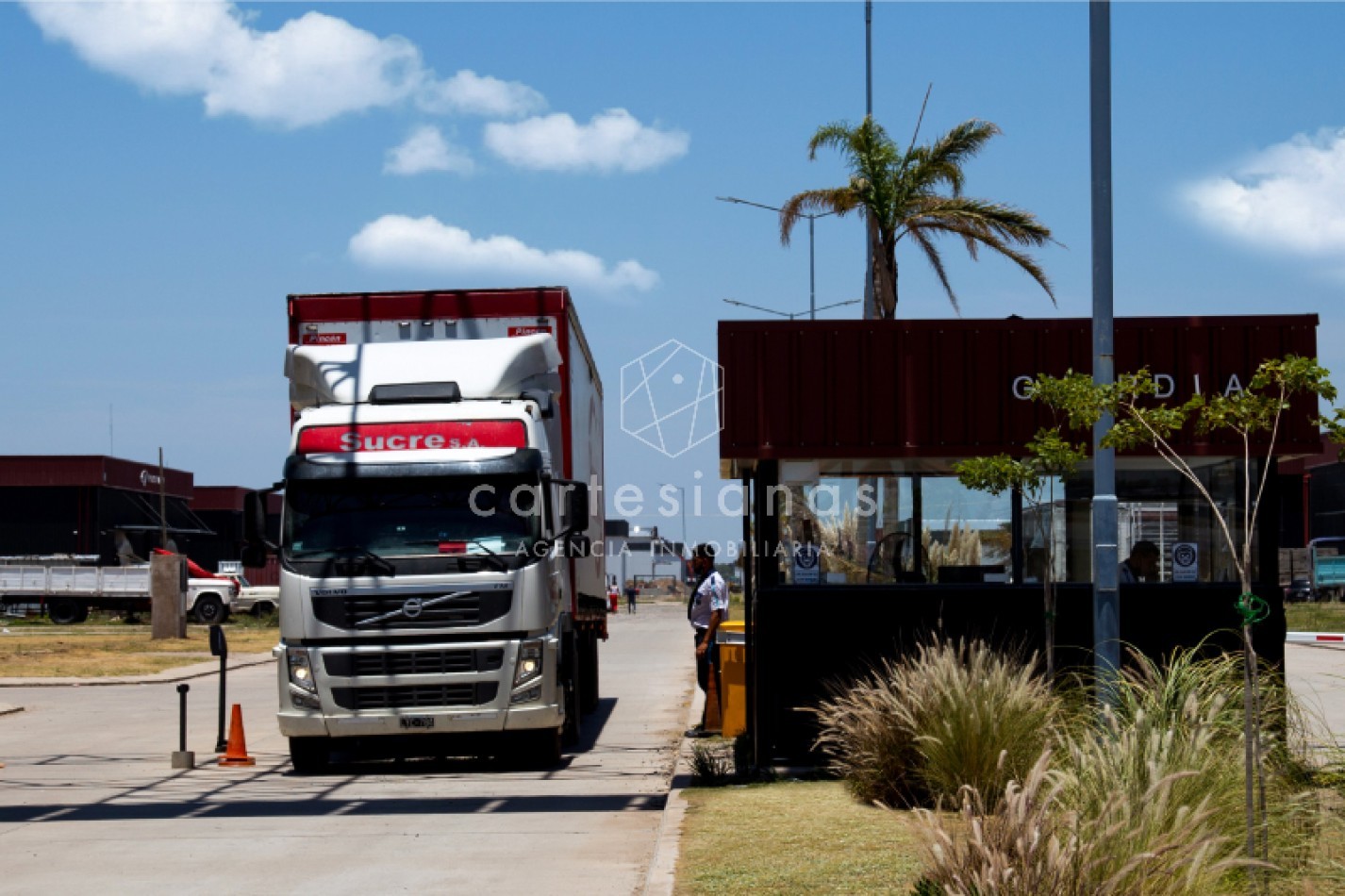 EN ALQUILER. NAVE DE 900 MTS2. PARQUE INDUSTRIAL POLO 52