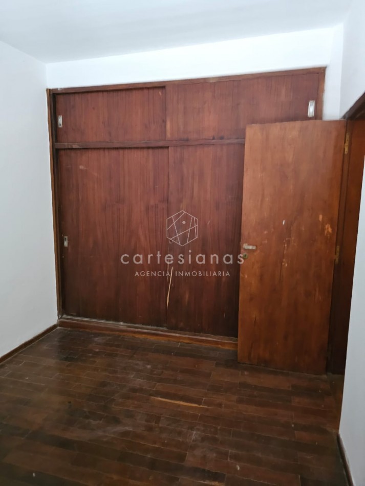 OPORTUNIDAD! PARQUE VELEZ SARSFIELD CASA DE 3 DORM C/PILETA