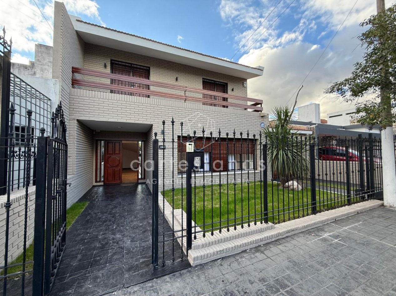 A 30 MTS DE RAFAEL NUÑEZ CASA DE 4 DORM + ESCRIT C/PILETA