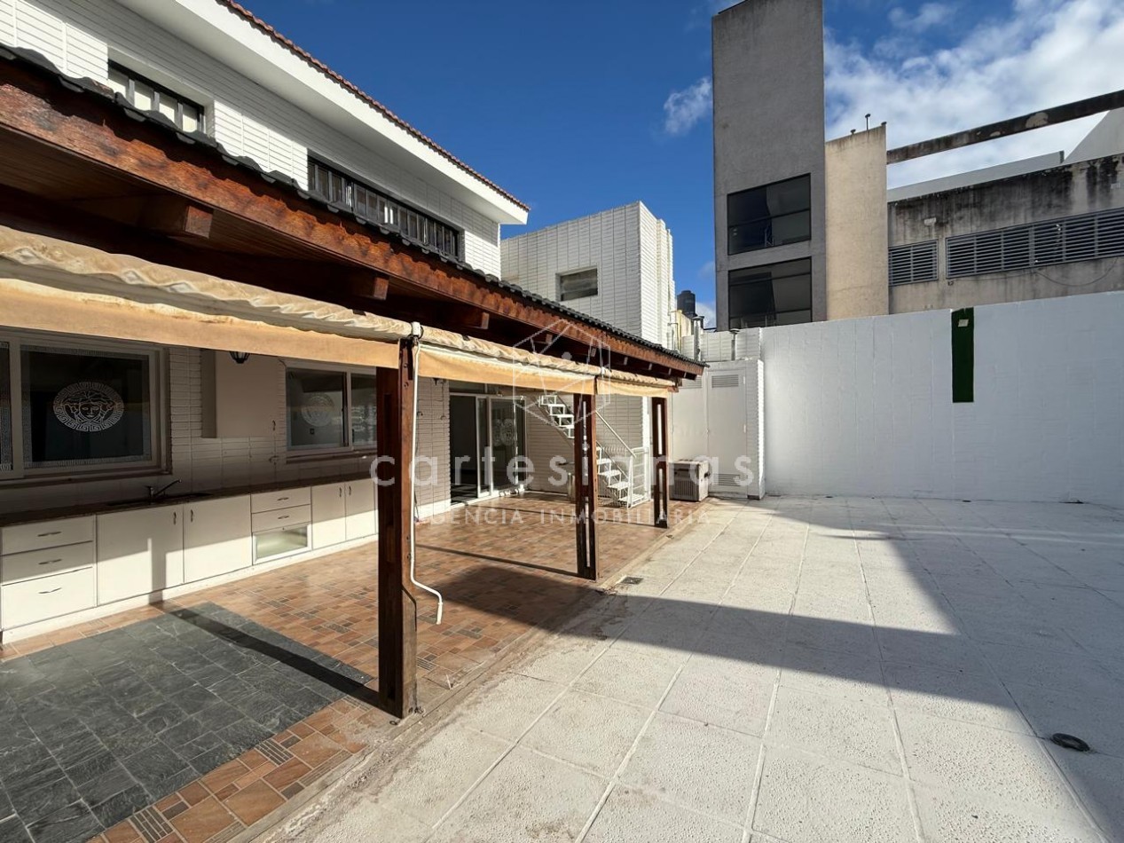 A 30 MTS DE RAFAEL NUÑEZ CASA DE 4 DORM + ESCRIT C/PILETA