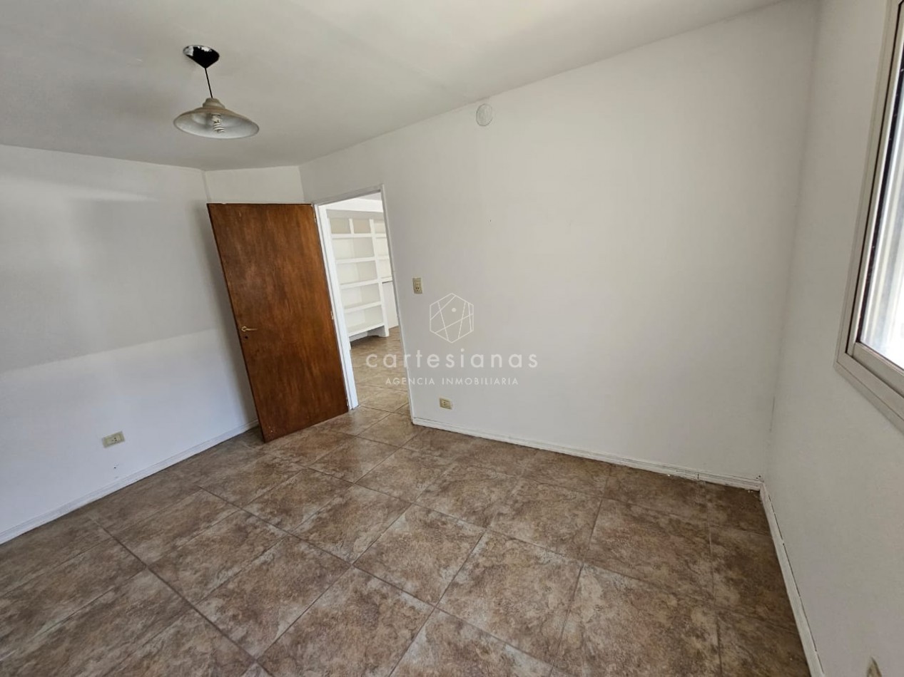 OPORTUNIDAD! PARQUE VELEZ SARSFIELD CASA DE 3 DORM C/PILETA
