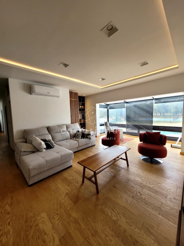 PREMIUM! CASA 4 DORM EN CAUSANA. 650 MTS CUB, 5000 MTS LOTE