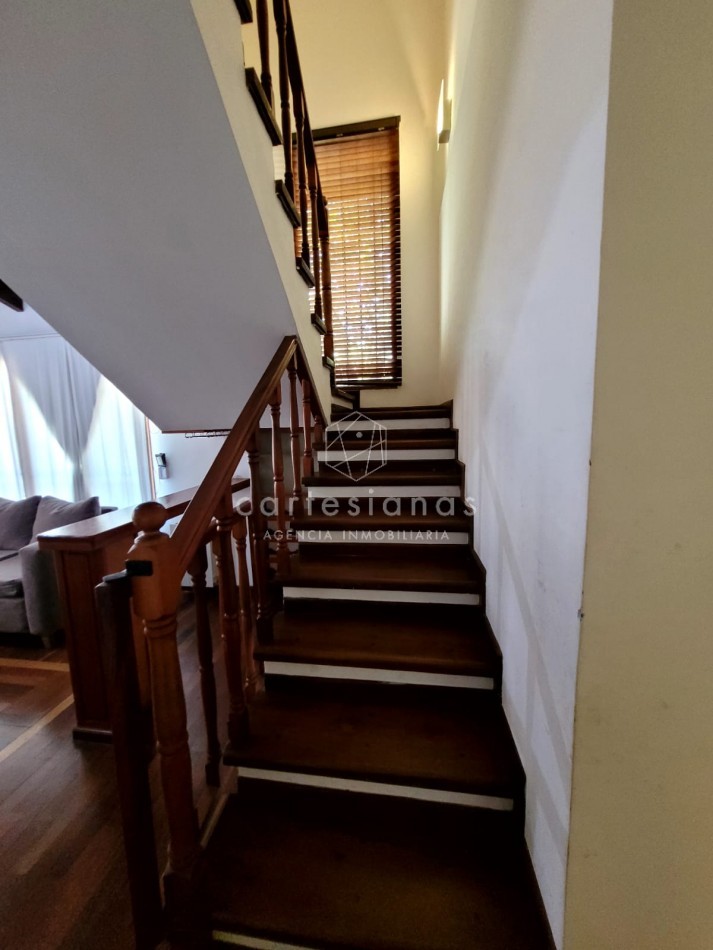 CASA 4 DORM + DEP DE SERV Y UNA SUP TOTAL 1000 M2 ARGUELLO | ZONA NORTE