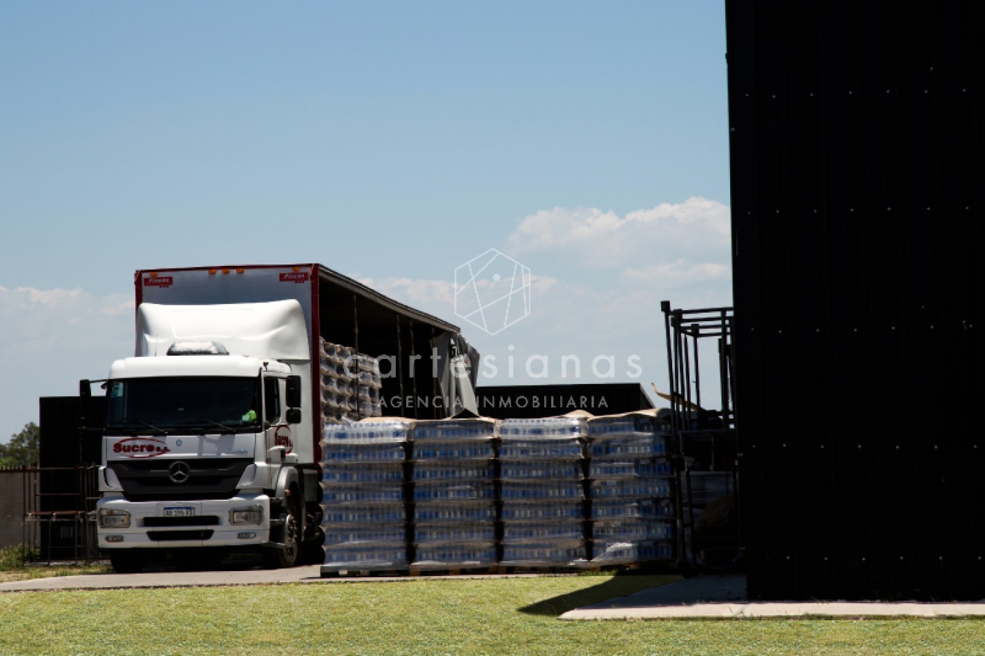 EN ALQUILER. NAVE DE 900 MTS2. PARQUE INDUSTRIAL POLO 52