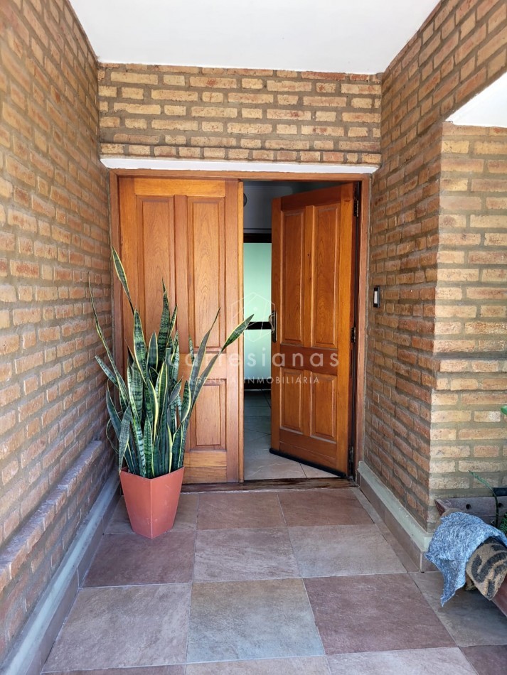 CASA 4 DORM + DEP DE SERV Y UNA SUP TOTAL 1000 M2 ARGUELLO | ZONA NORTE