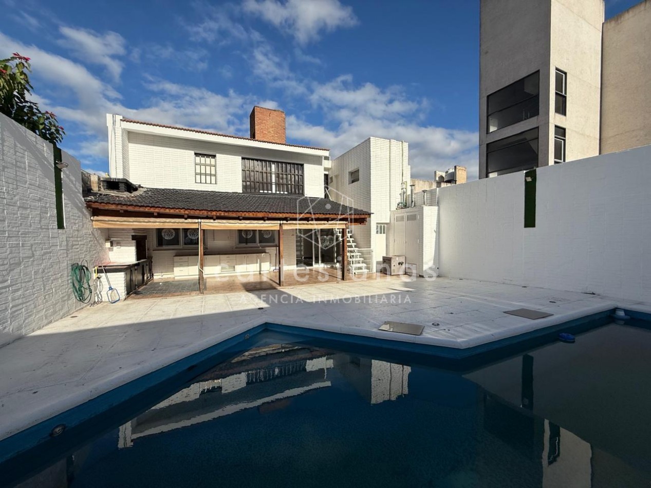 A 30 MTS DE RAFAEL NUÑEZ CASA DE 4 DORM + ESCRIT C/PILETA