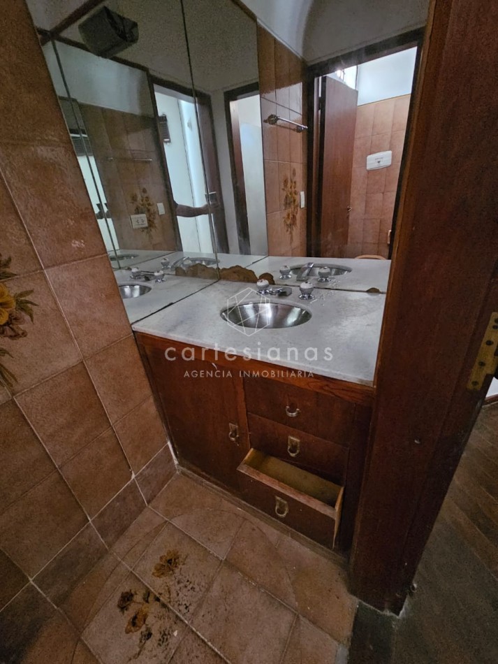 OPORTUNIDAD! PARQUE VELEZ SARSFIELD CASA DE 3 DORM C/PILETA