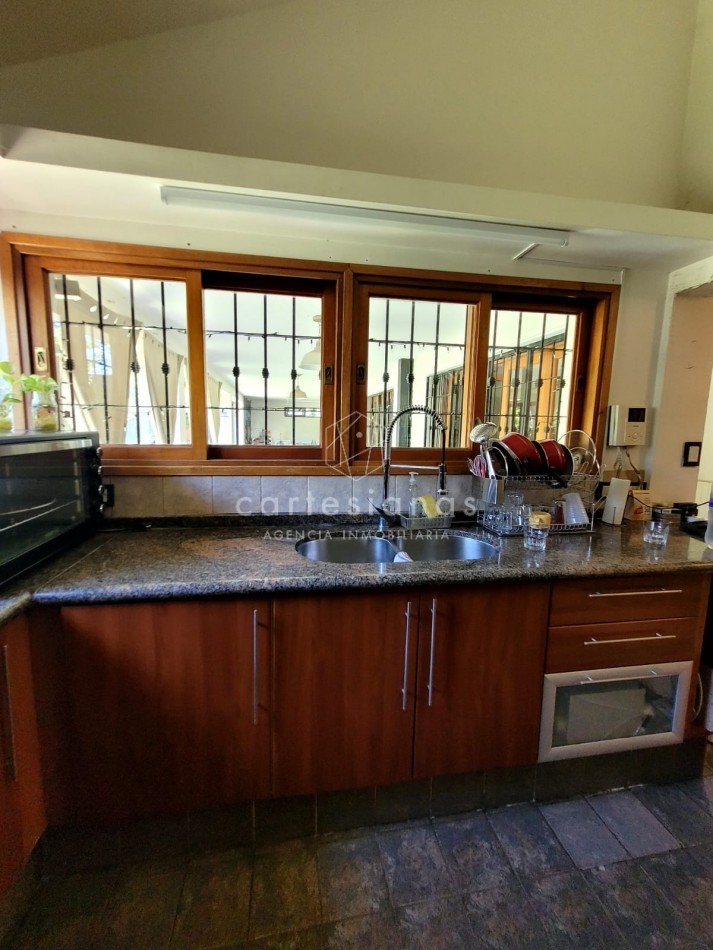 CASA 4 DORM + DEP DE SERV Y UNA SUP TOTAL 1000 M2 ARGUELLO | ZONA NORTE